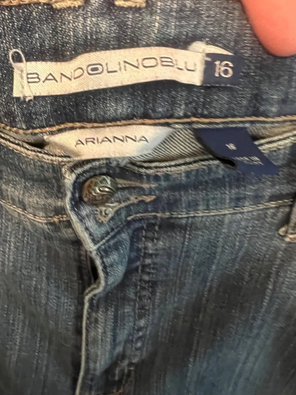 Bandolino Women's Medium‎ Blue Cropped Jeans